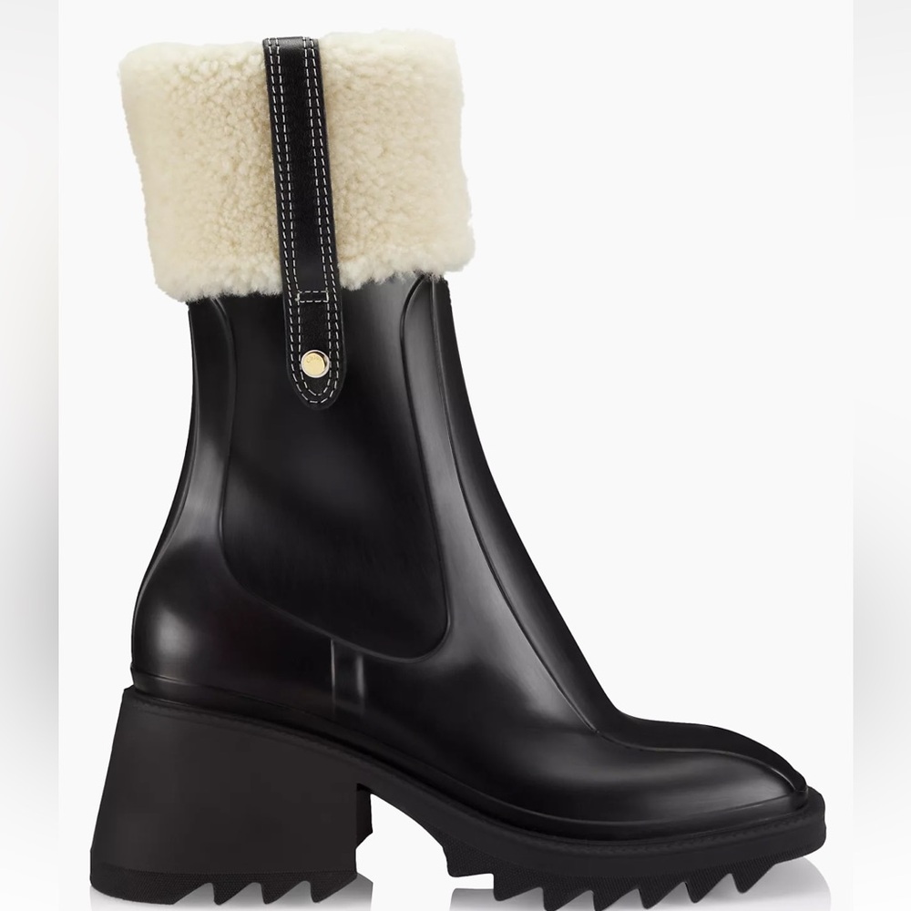 Chloe Black and Cream Shearling Boots